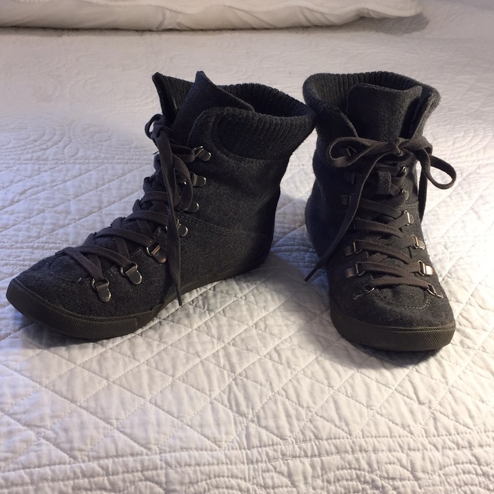 Blowfish wool booties, size 6.5.